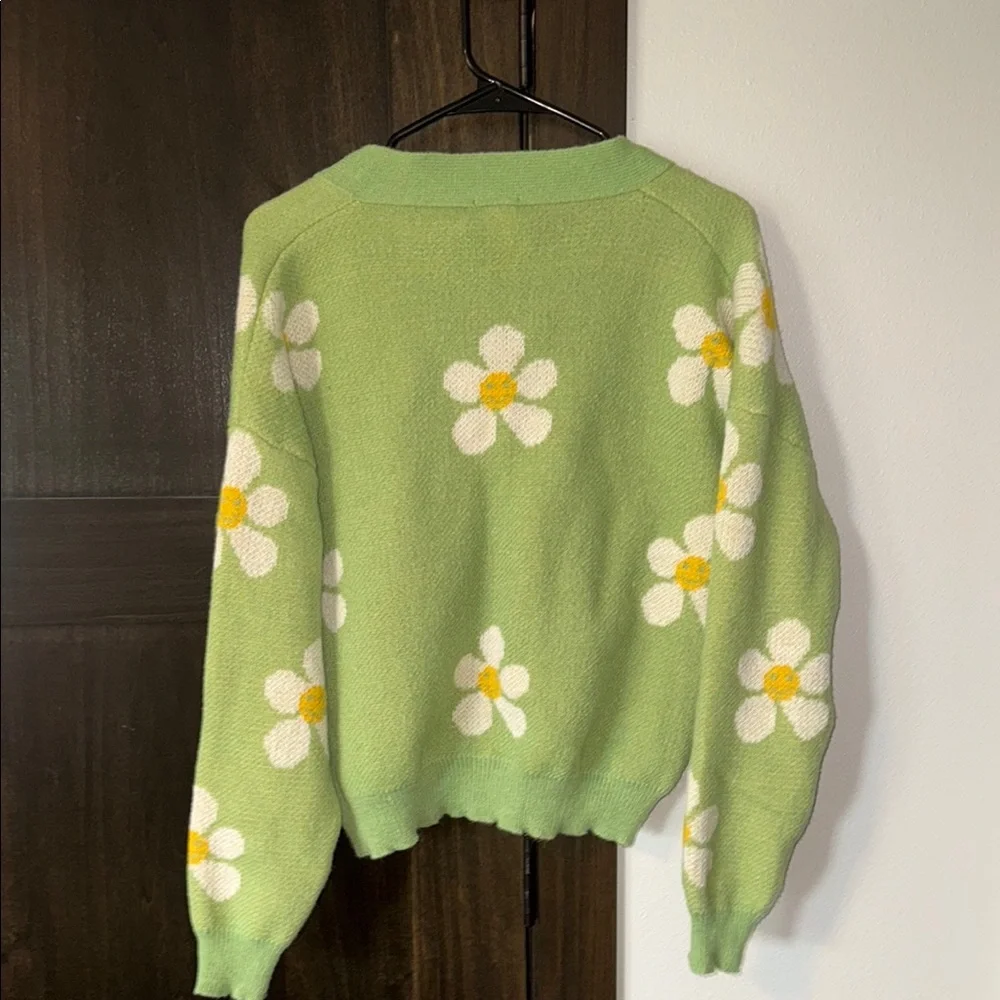 EARTHBOUND Green and White Daisy Cardigan - Picture 3 of 3